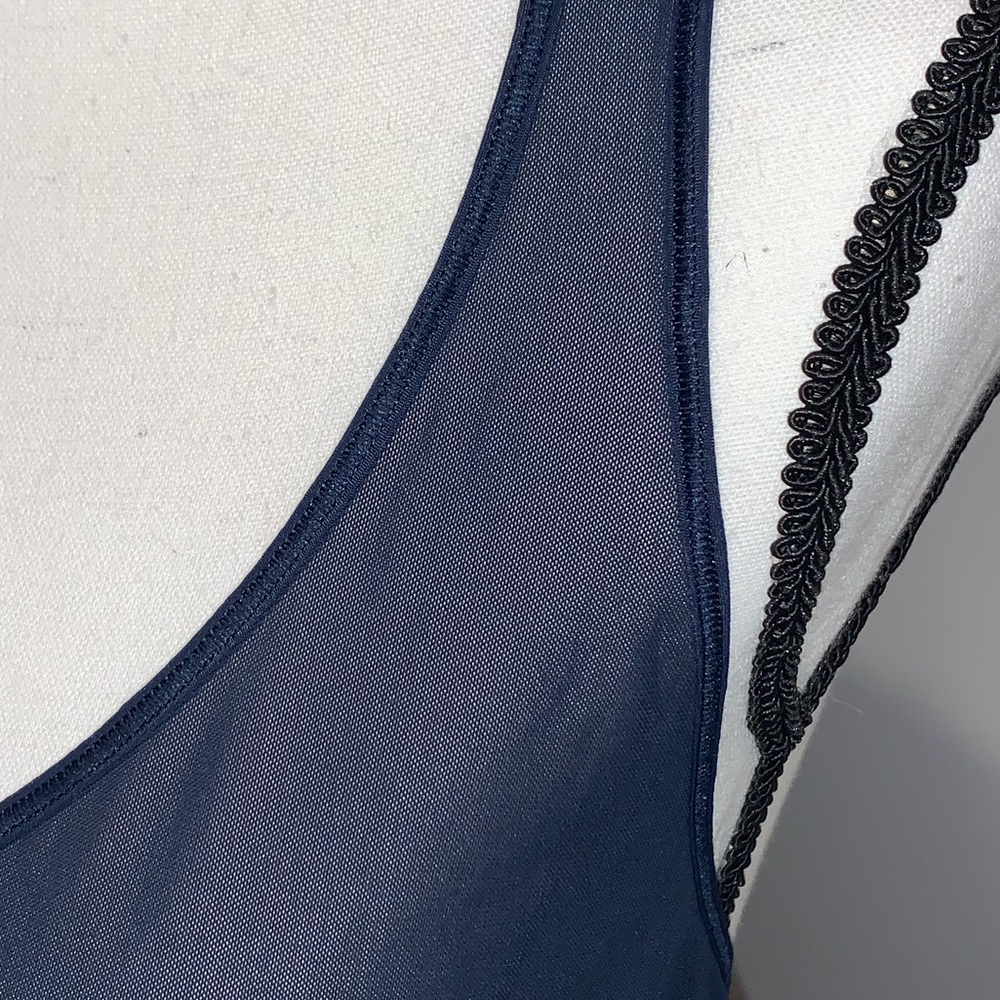 LULULEMON Athletica women’s criss cross navy top size large 10 12 - Picture 8 of 9